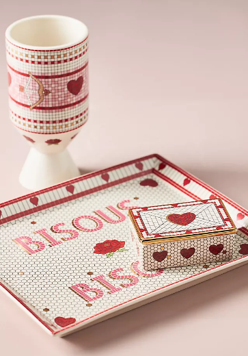 Add elegance and cuteness to your valentines day table